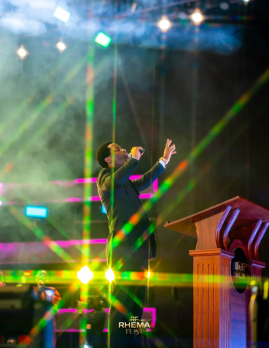 Laser light cutting across the stage during the session